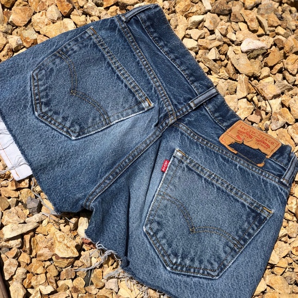 Vintage Levis cut off shorts! - Picture 2 of 3